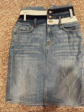 7 For All Mankind Light Blue Washed Denim 24” Pencil Skirt with Dark Trim